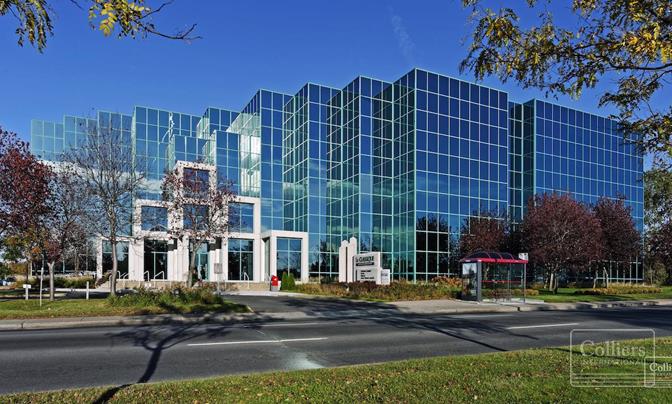 Bureau À louer — 375 RolandTherrien boulevard, Montreal, Quebec