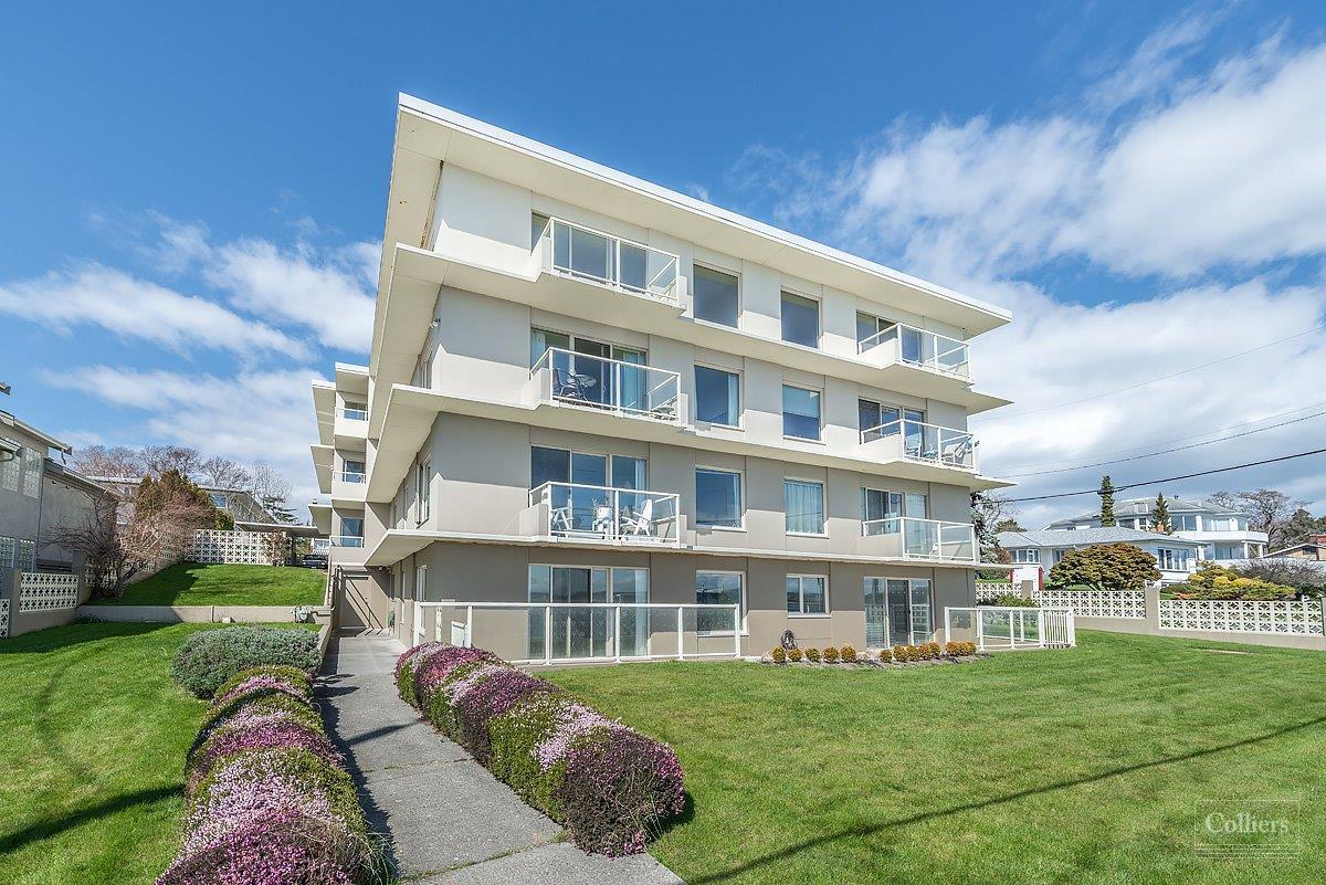 Multifamily For Sale — 2707 Estevan Avenue, Oak Bay, British