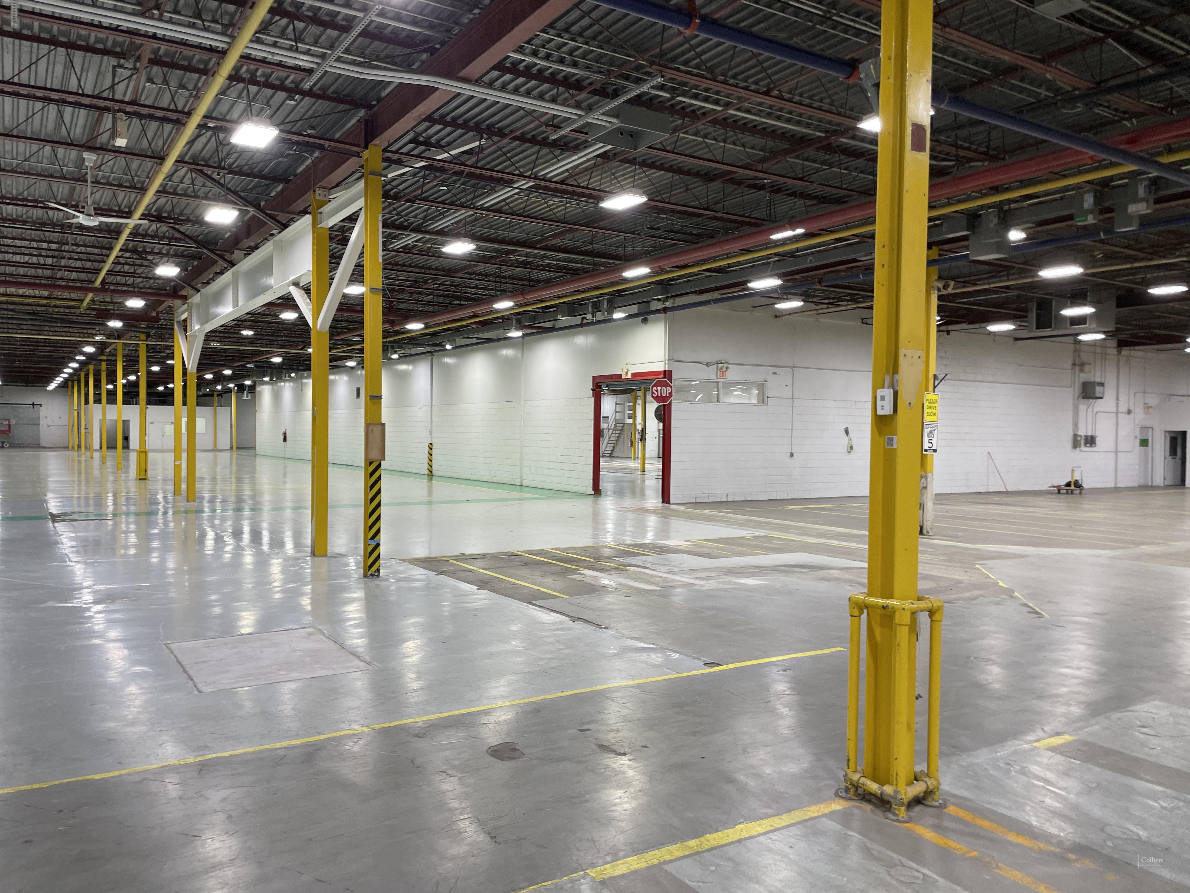 Brocant Warehouse様 Industrial For Sale and Lease — 2220 Midland Toronto, Ontario M1P