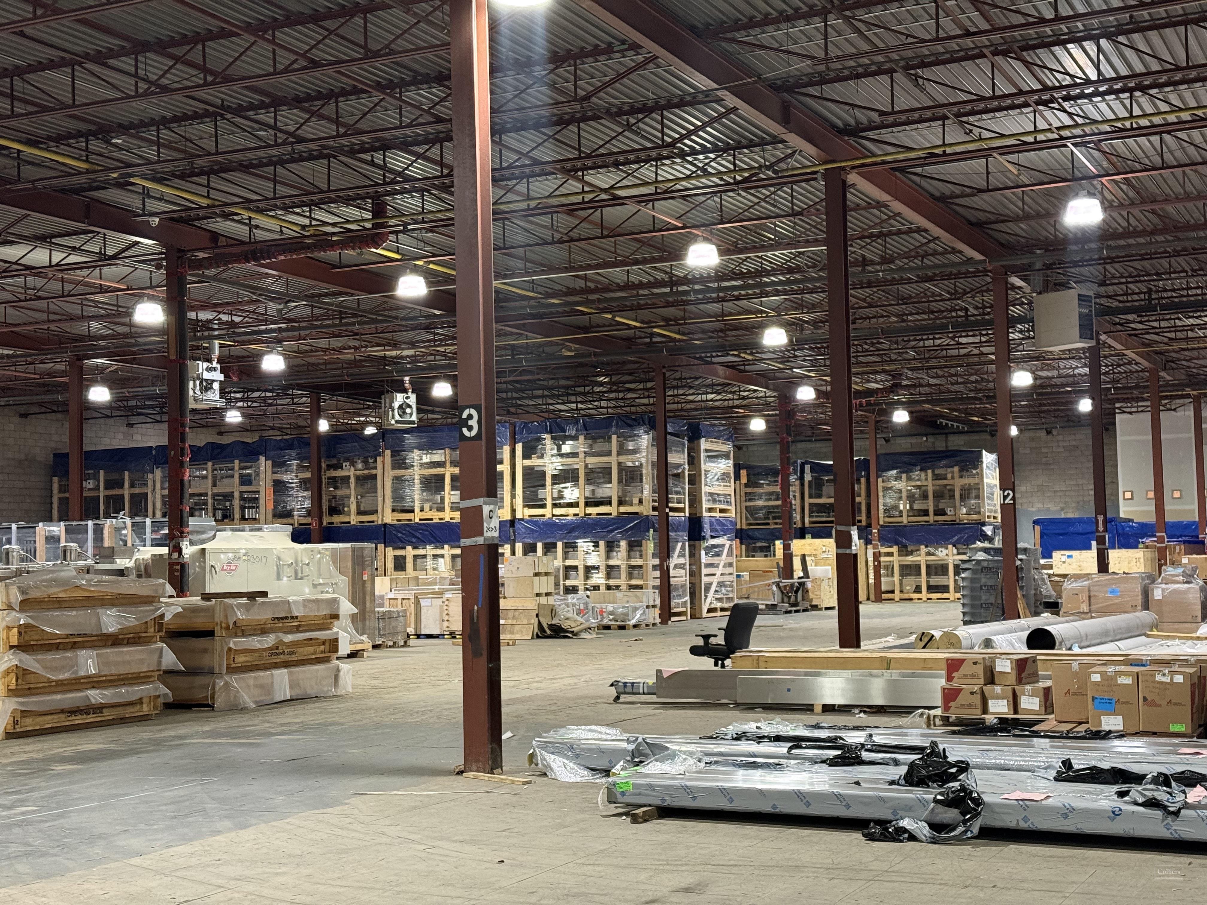 Industrial For Lease — 2480 Tedlo St Mississauga, Ontario L5A 3V3