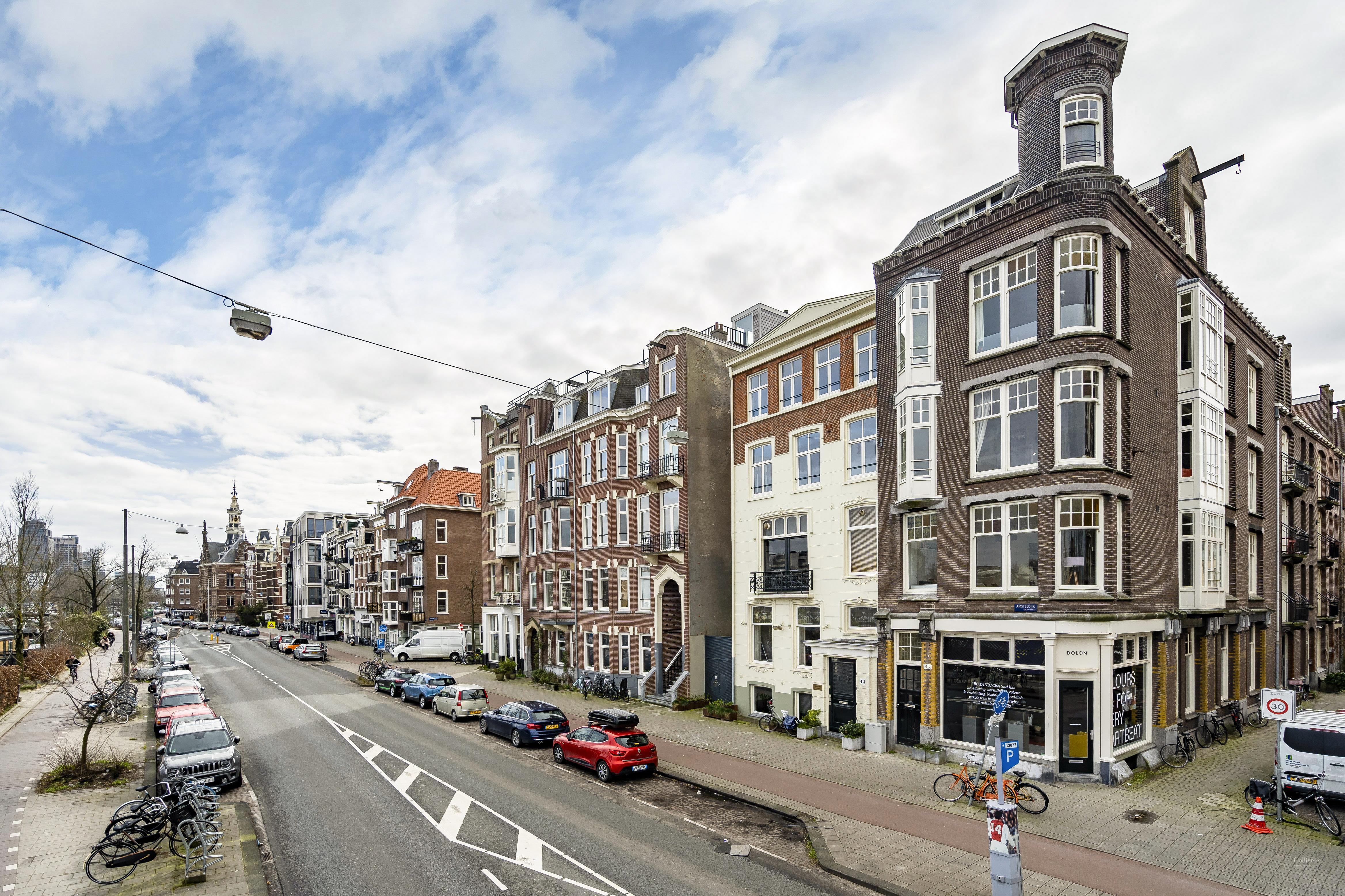 Colliers  MediaMarkt extends lease in Amsterdam
