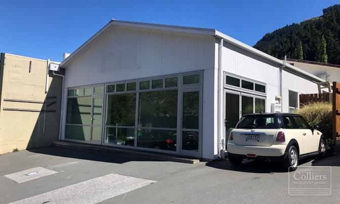 Well lit showroom/office space for lease