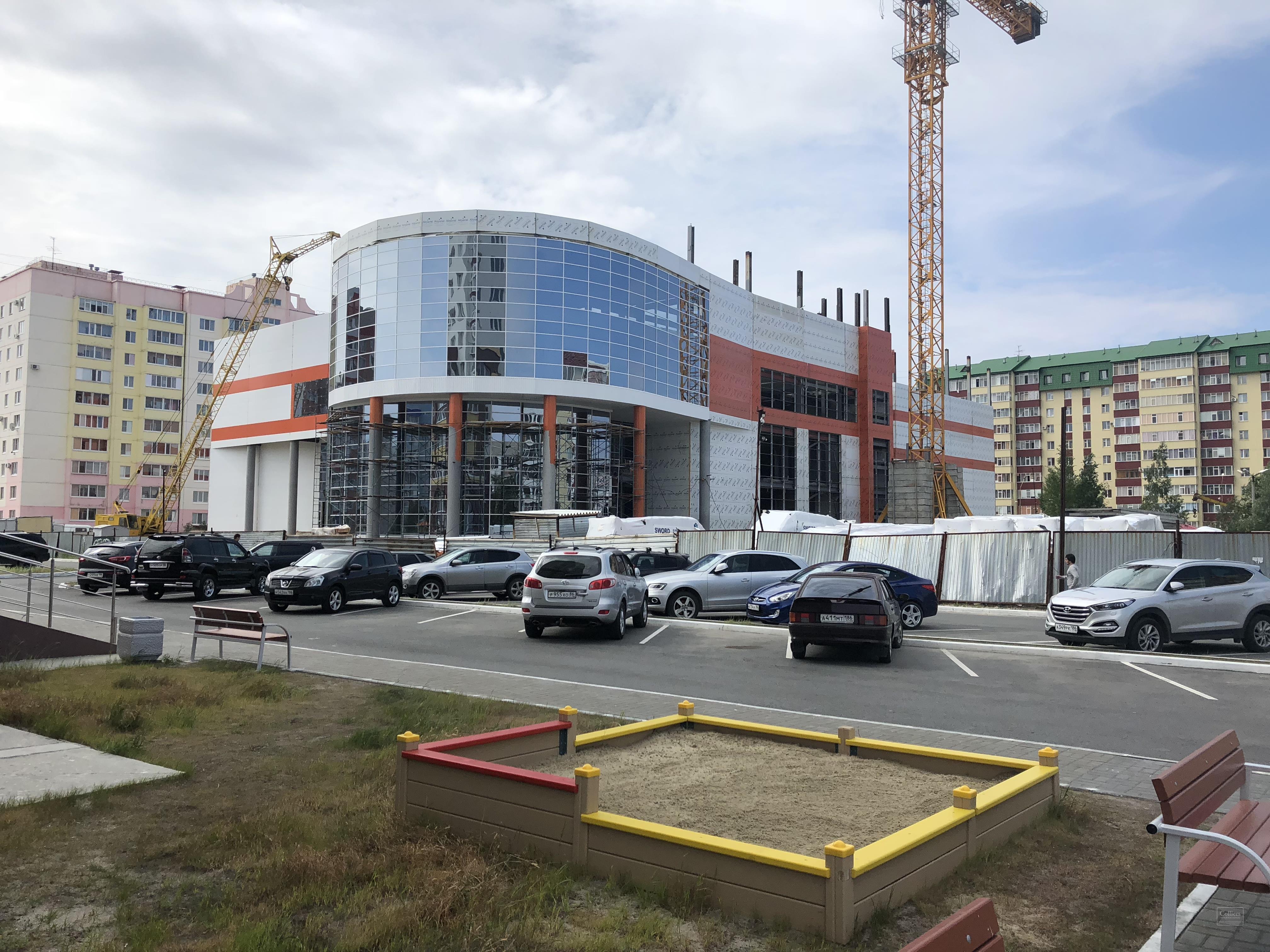 тц время года нефтеюганск. город нефтеюганск тц рандеву. в нефтеюганске тц новый. новый торговый центр в нефтеюганске. крытый каток нефтеюганск 15.