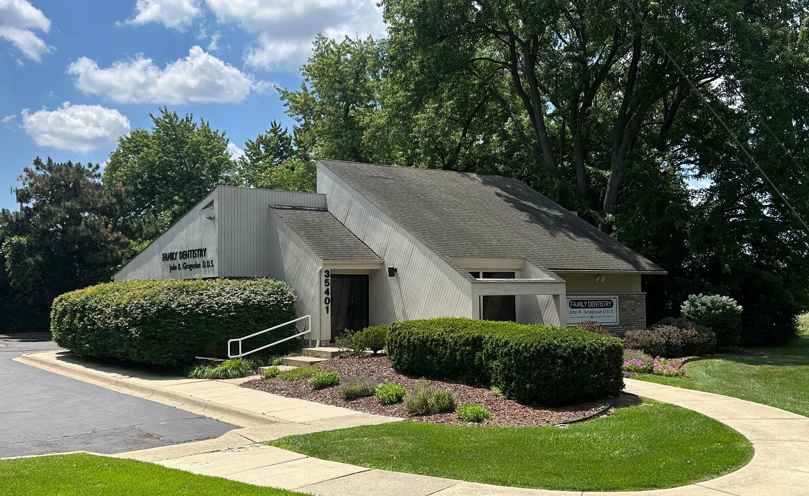 35401 W 12 Mile Rd, Farmington Hills, MI 48331