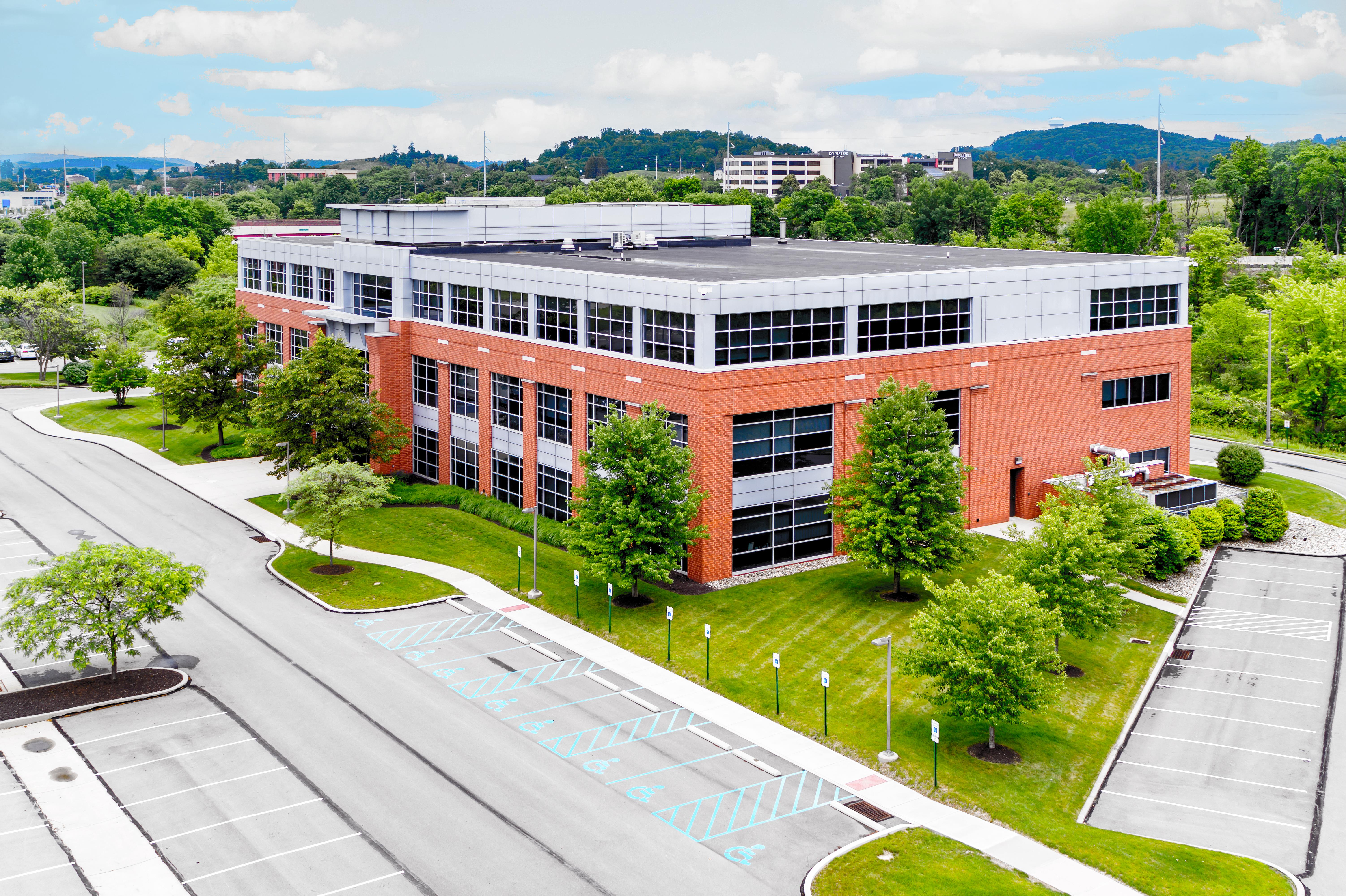 300 Allegheny Dr, Warrendale, PA 15086