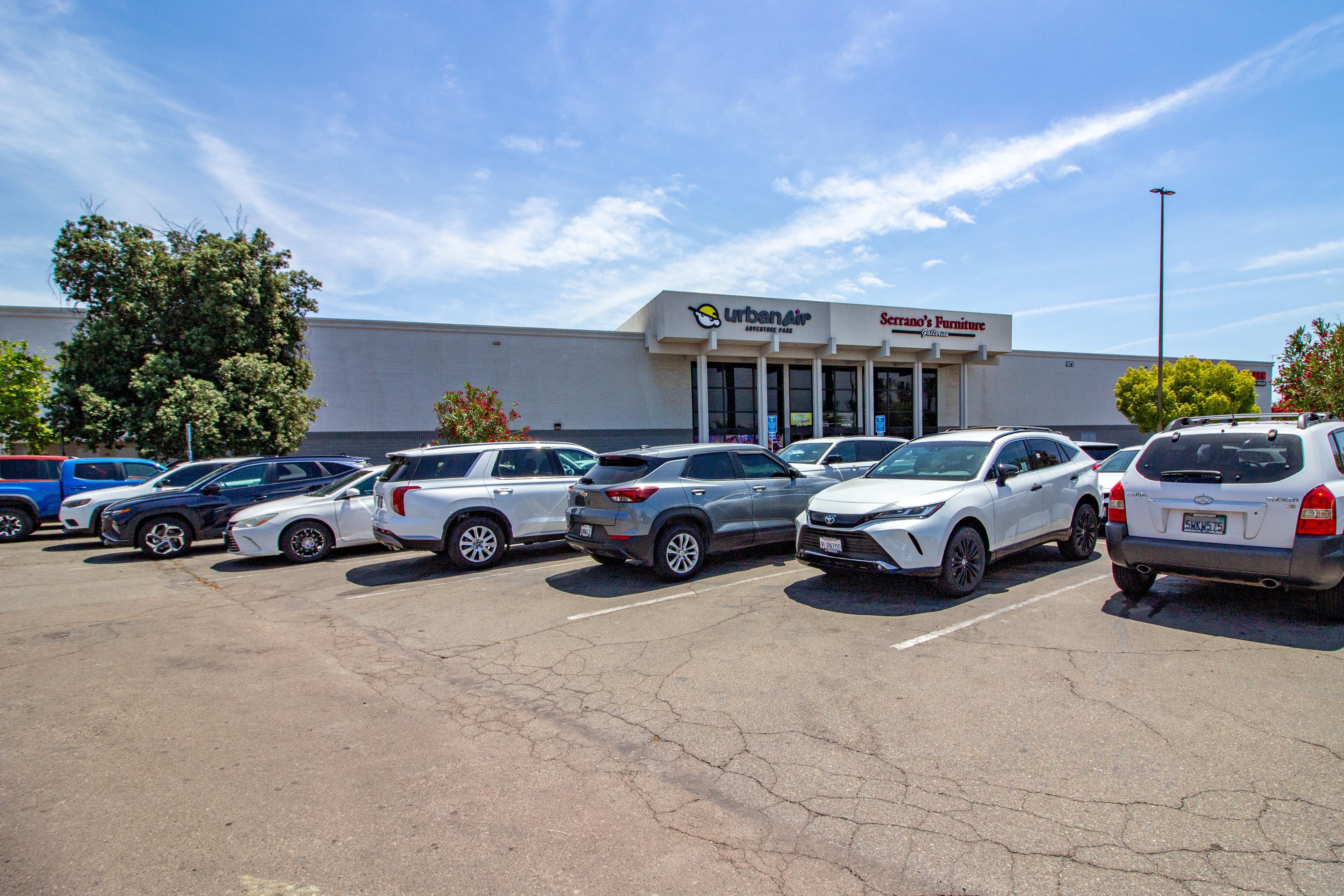 1673 W Lacey Blvd, Hanford, CA 93230
