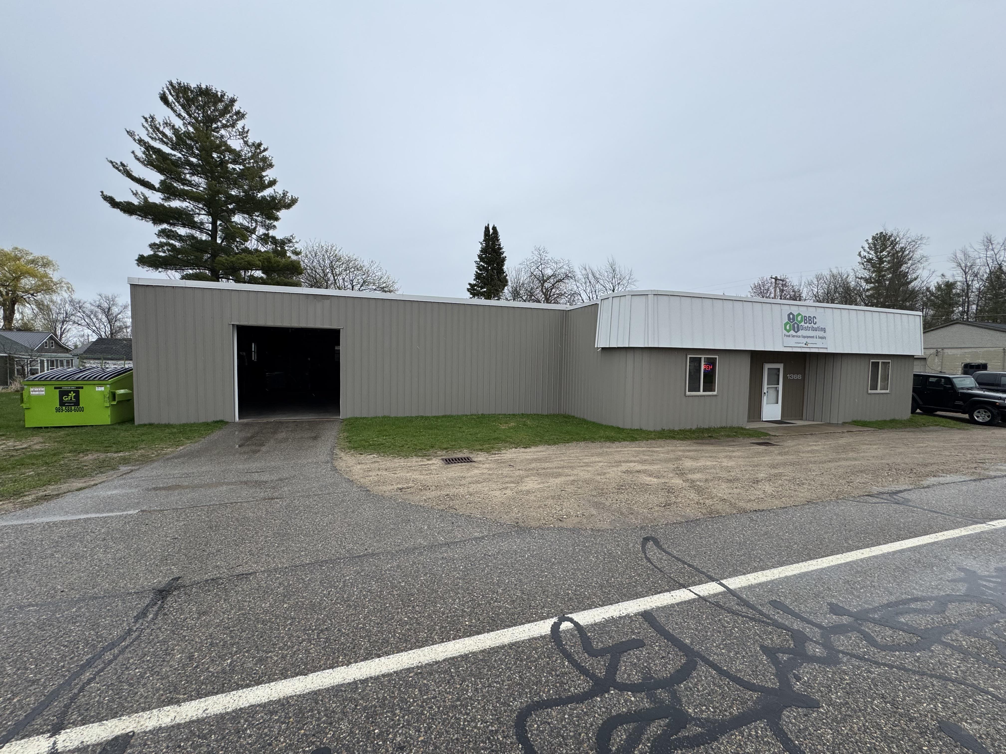 1366 Heightsview Dr, Houghton Lake Heights, MI 48630