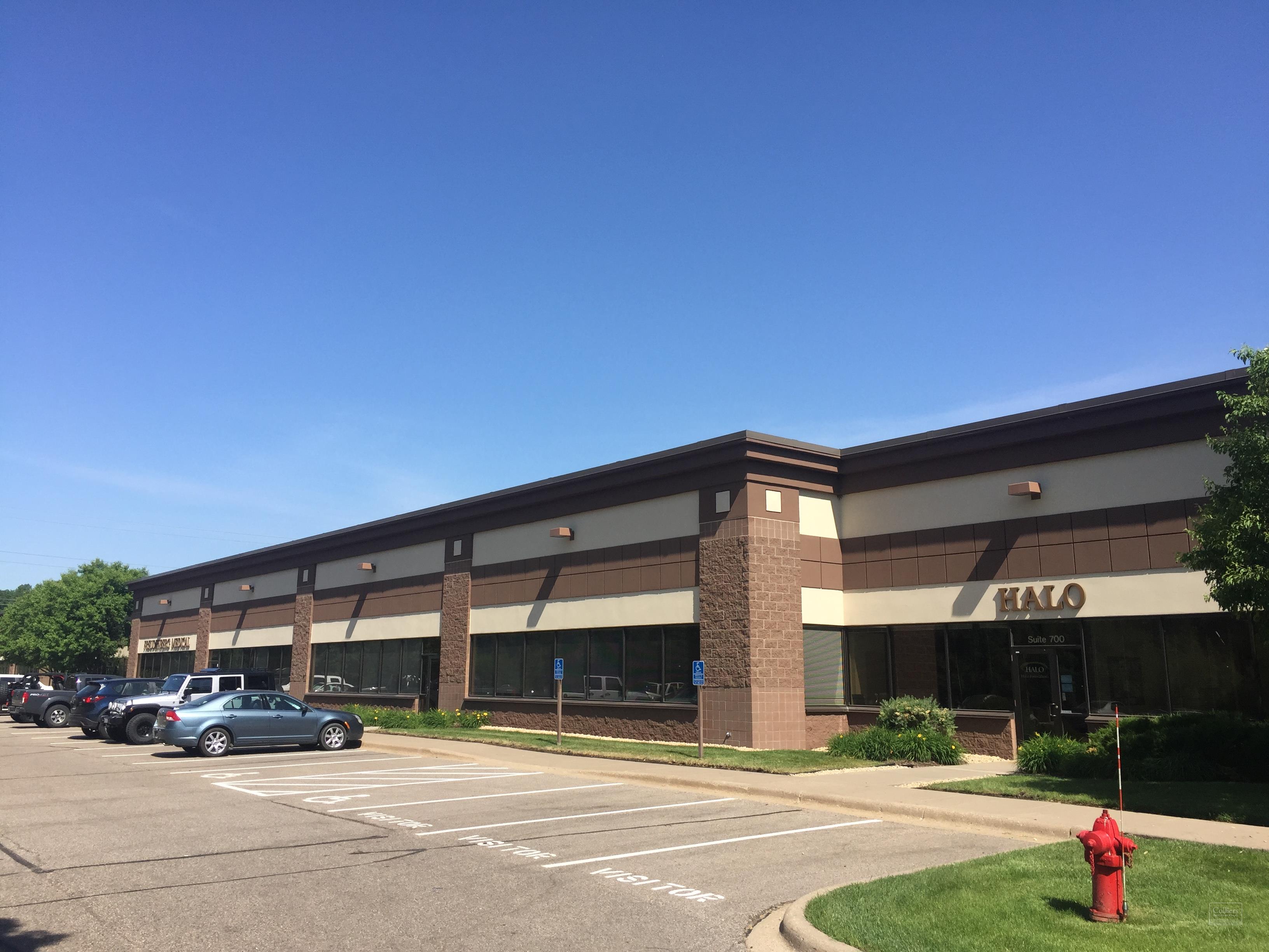 111 Cheshire Ln, Minnetonka, MN 55305
