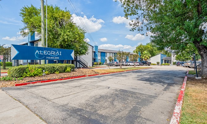Multifamily For sale — 2400 S Loop W, Houston, Texas, 77054-2800, USA ...