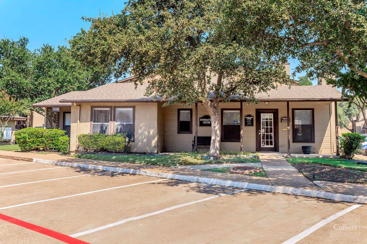 825 E Pleasant Run Rd, Desoto, TX 75115